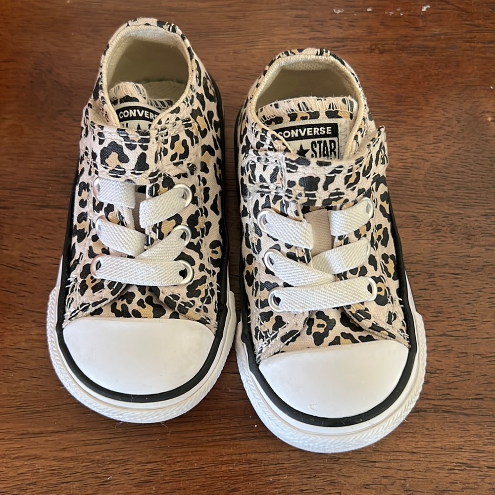 Girls converse